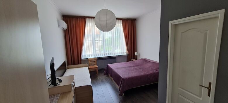 Hostal Rooms Lara