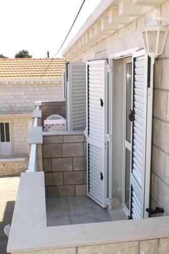Apartment Lumbarda 4412b