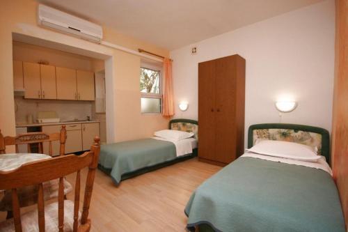 Apartments By The Sea Tucepi (Makarska) - 6806