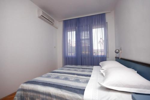 Apartments By The Sea Tucepi (Makarska) - 6806