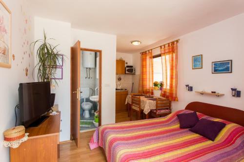 Hostal Guesthouse Maja