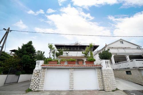 Apartments Galic
