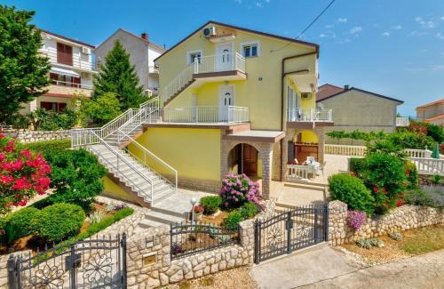 Apartment In Dramalj 14097