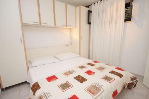 Apartments With A Parking Space Supetar (brac) - 5385