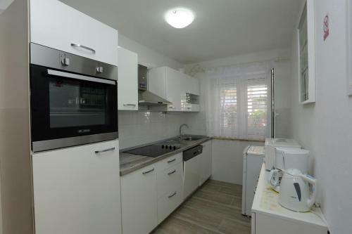 Apartments With A Parking Space Supetar (brac) - 5385