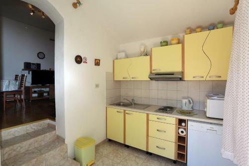 Apartments With A Parking Space Supetar (brac) - 5385