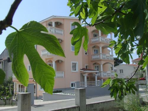 Hostal Rooms And Apartments Ana