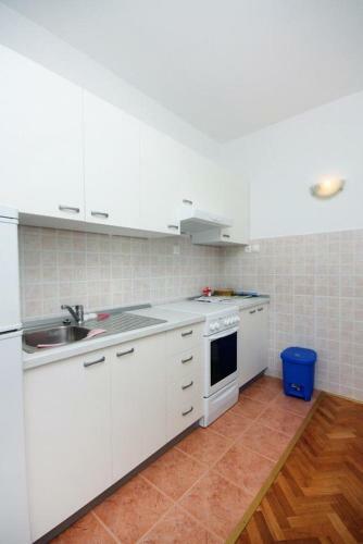 Apartment Banjol 4976a