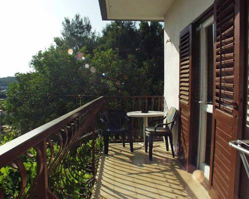 Apartments And Rooms With Parking Space Jelsa (Hvar) - 4640