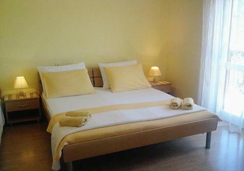Apartments And Rooms With Parking Space Jelsa (Hvar) - 4640
