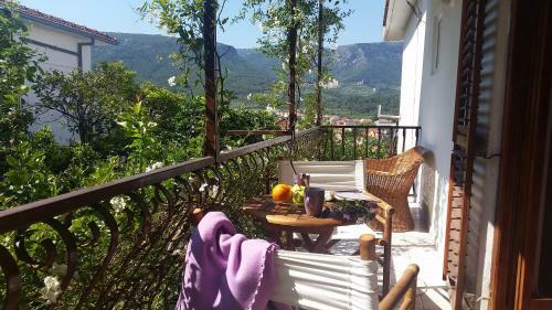 Apartments And Rooms With Parking Space Jelsa (Hvar) - 4640