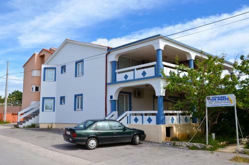 Apartments Kne?evi? Novalja