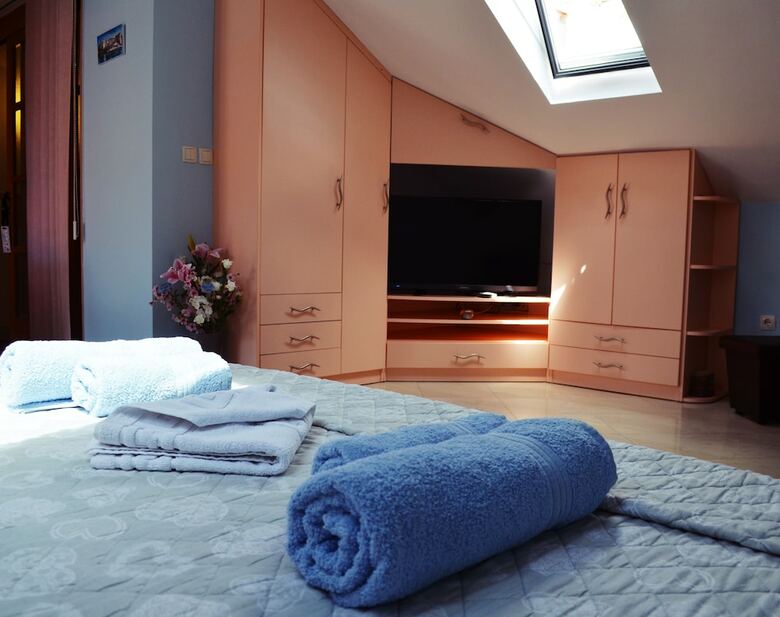 Hostal M & J Central Suites