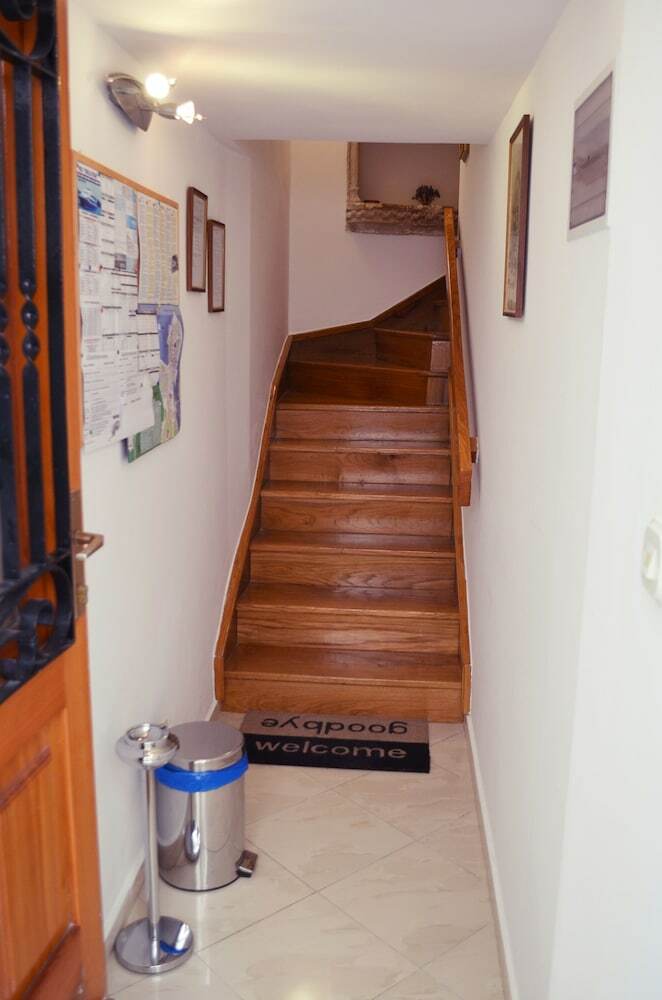Hostal M & J Central Suites