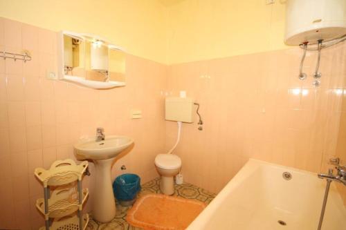 Apartments With Wifi Jelsa (hvar) - 8755