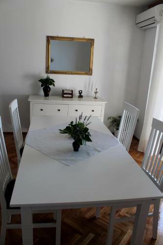 Apartment Anet With Free Parking