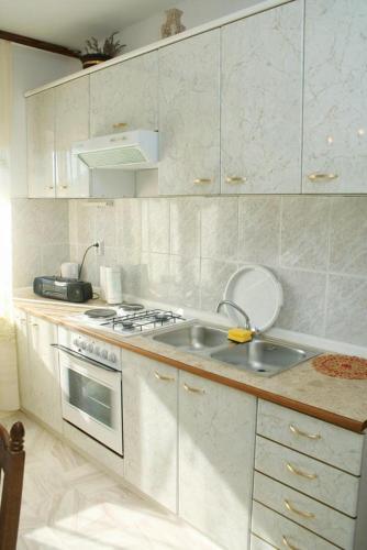 Apartments With A Parking Space Jelsa (hvar) - 4590