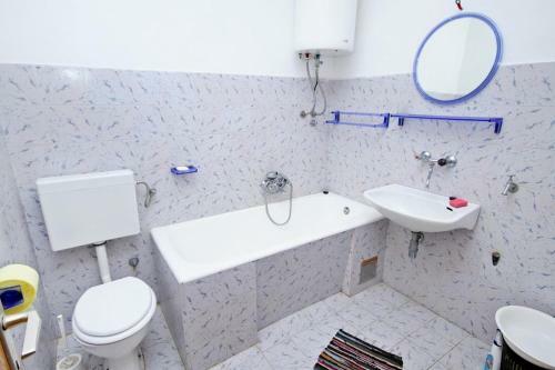 Apartments With A Parking Space Supetar (brac) - 6026