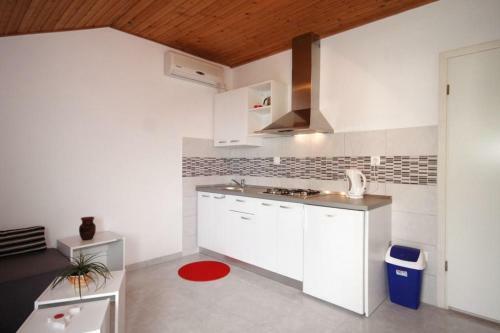 Apartments By The Sea Jelsa (Hvar) - 8783