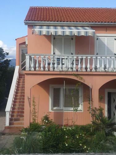 Apartments Mati?