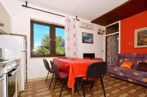 Apartment Arbanija 8651b