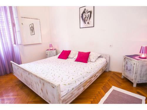 Apartment Liatris