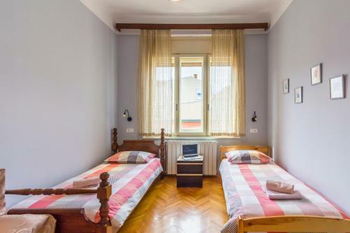 Spacious & Smart Center Apartment