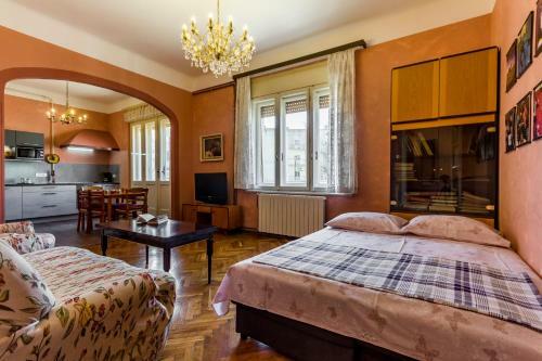 Spacious & Smart Center Apartment