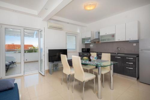 Apartments By The Sea Seget Vranjica (Trogir) - 978