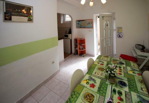 Hostal Rooms Zuvan