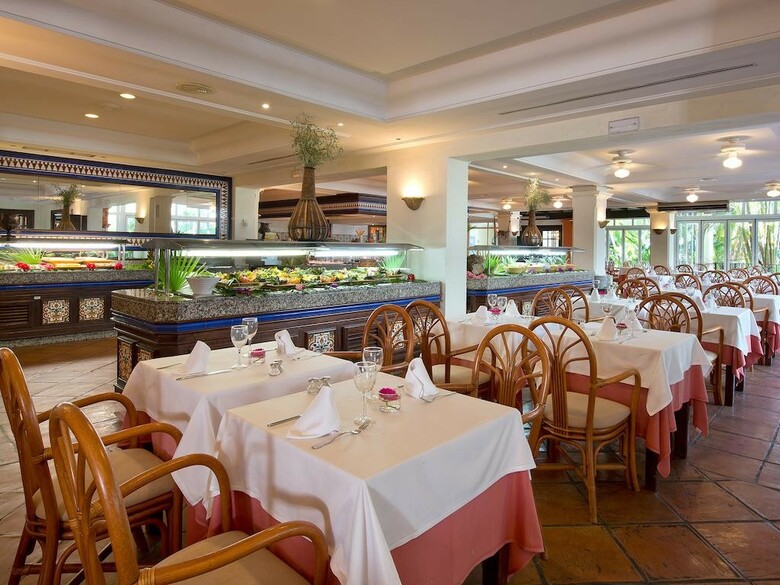Hotel Bluebay Ban�s