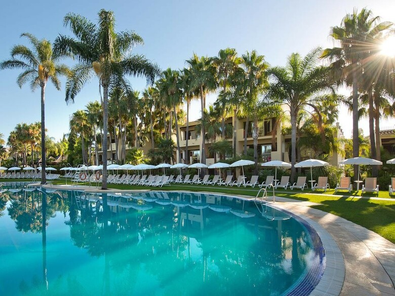 Hotel Bluebay Ban�s