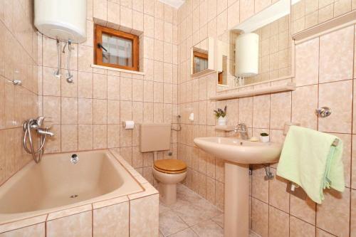 Hostal Apartment Arbanija 5228e