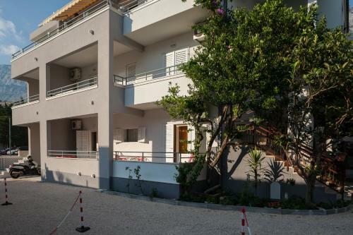 Apartment Plaza