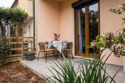 Hostal Apartments Ina & Ika