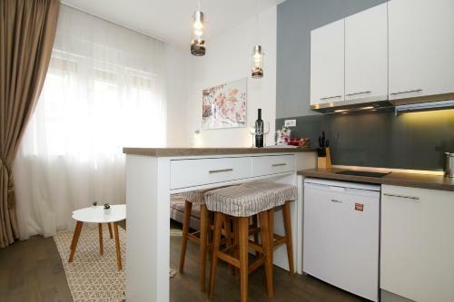 Anna Apartments