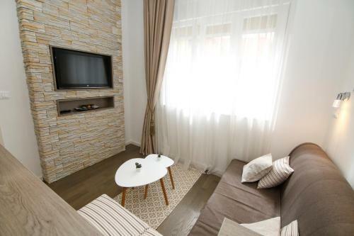 Anna Apartments