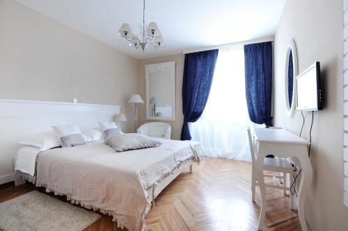 Hostal Tinel Rooms Old City Center