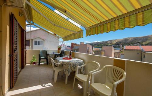 Three-bedroom Apartment With Sea View In Pag