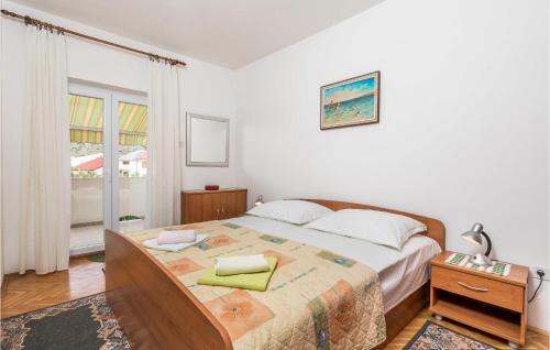 Three-bedroom Apartment With Sea View In Pag