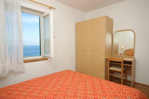 Apartments By The Sea Vis - 2441