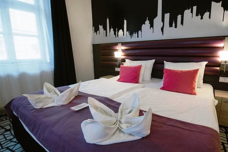Cosmo City Hotel