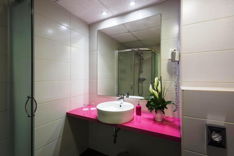 Cosmo City Hotel