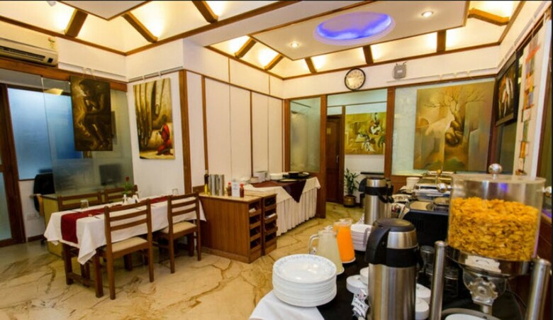 Hotel Regal Enclave