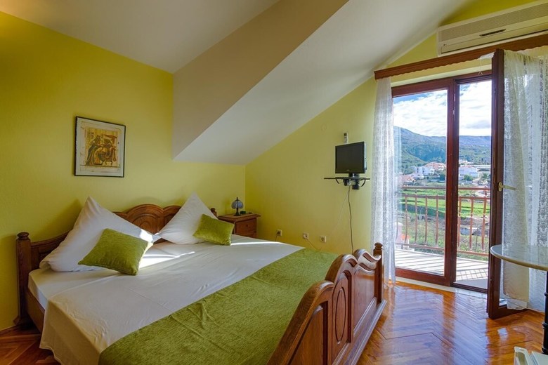 Hostal Bed & Breakfast Senator