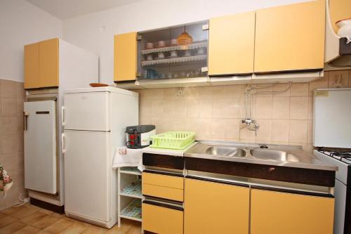 Hostal Apartments With A Parking Space Palit (rab) - 5052