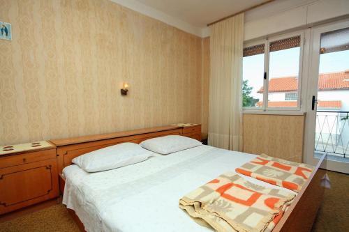 Hostal Apartments With A Parking Space Palit (rab) - 5052