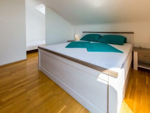 Apartment Pericic Zuti
