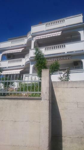 Apartments Ivi?