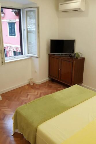 Apartments With Wifi Omis - 4642